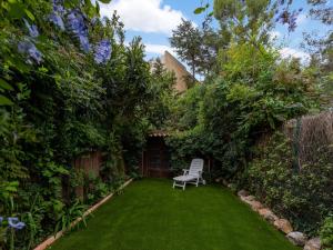 Maisons de vacances Classy Holiday Home with Swimming Pool Garden Tennis Court : photos des chambres