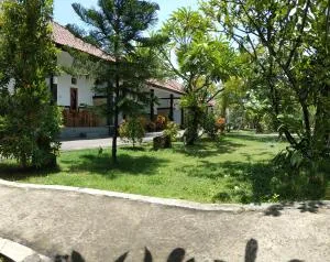 Puri Raka Villa - 乌明亚