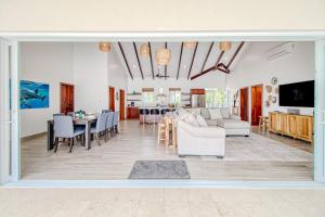 Tres Palmas Beach House