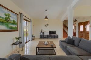 Villa Yiolani by Villa Plus