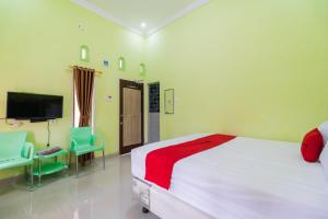 RedDoorz Syariah near Hot Water Boom Solok Selatan