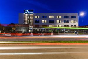 B THE HOTEL