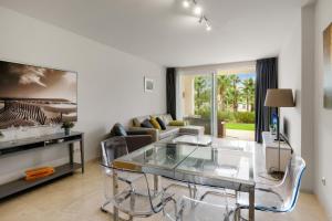 Stunning blue lagoon apartment in Estepona by Costarentals - M12