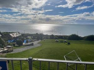 Barmouth Pet-Friendly 2-Bed Caravan with Sea View