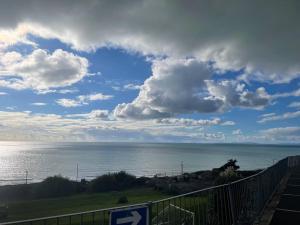 Barmouth Pet-Friendly 2-Bed Caravan with Sea View