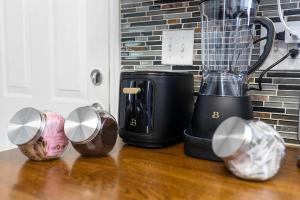 Unique Cozy Home 6 Min 2 Uptown Fire Pit & Yard