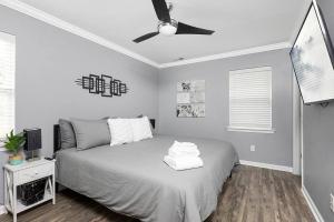 Unique Cozy Home 6 Min 2 Uptown Fire Pit & Yard