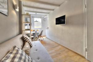 Santo Spirito Romantic by Mmega