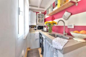 Santo Spirito Romantic by Mmega