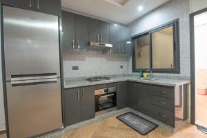 Adams Apartments,Self CheckIn 6 Mins to Beach Downtown Fiber Optic WiFi Free Parking Same Rules as Hotels