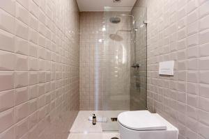 31 Janeiro 157 - Stylish 1BR w AC & Balcony by LovelyStay