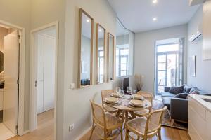 31 Janeiro 157 - Stylish 1BR w AC & Balcony by LovelyStay