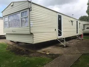 Summer plot 8 - Jaywick Sands