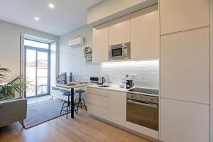 31 Janeiro 157 - Delightful 1BR Flat w AC & Balcony by LovelyStay