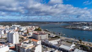 D CARLOS - Apartamento para 6 com AC e vista fabulosa sobre o rio Arade