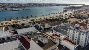 D CARLOS - Apartamento para 6 com AC e vista fabulosa sobre o rio Arade