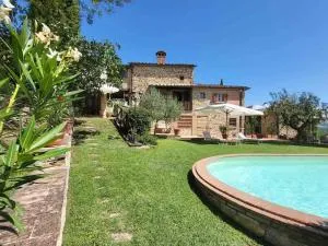 Luxury Tuscan Farm Stay, 1 bedroom with a pool - Monterchi