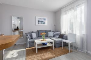 Seaside Apartment with Parking - Międzyzdroje Dąbrówki by Renters