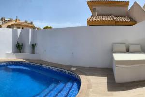 Dúplex mediterráneo con piscina y cenador