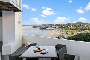 7 Bayview, Vernon Court