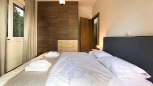 Key Biscayne Elegant 77sqm apt in Paleo Faliro