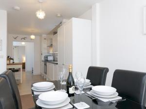 Spectacular Sea View Apartment with free Parking - Pass the Keys