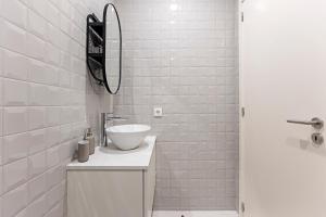 31 Janeiro 157 - Charming 1BR Flat w AC & Balcony by LovelyStay