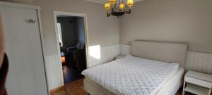 Kirstulan Kartanon päärakennuksen upea päätyhuoneisto