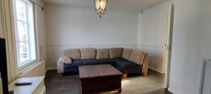 Kirstulan Kartanon päärakennuksen upea päätyhuoneisto