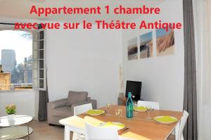 Appartements Holiday in Arles -Appartement du Theatre Antique : photos des chambres