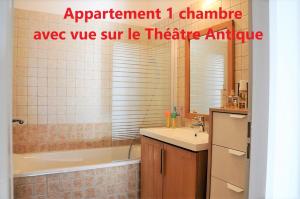 Appartements Holiday in Arles -Appartement du Theatre Antique : photos des chambres