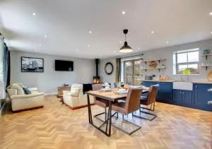 Cwrt y Llyn - Llandwrog