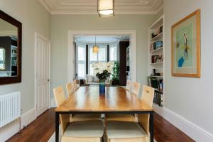 Veeve - Embassy Elegance