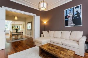 Veeve - Embassy Elegance