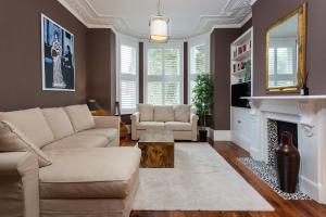 Veeve - Embassy Elegance