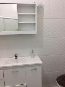 Chalé em meio à natureza, com riacho no quintal