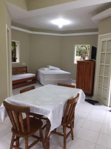 Chalé em meio à natureza, com riacho no quintal