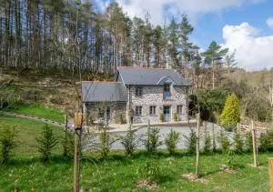 Wisteria Cottage - Bwthyn yr Ardd - Devils Bridge