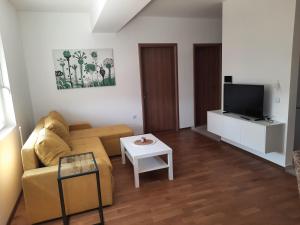 New modern 1 bedroom apartment with free parking