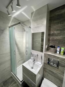 Super GREY 2 metro fast WiFi 65’TV Netflix HBO AppleTV+