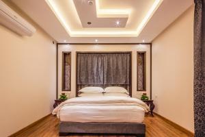 Deluxe Junior Suite room in Revan Palace