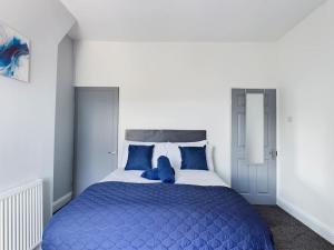 Whitmore House By RMR Accommodations - Newly Refurbed - Modern - Parking - Central