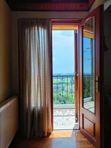 Wooden Sofita House with Unlimited View