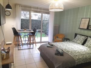 Appartements Studio calme dans une belle residence avec piscine • Parking • WiFi : photos des chambres