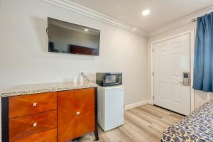 ERTH INN by AGA- Mojave