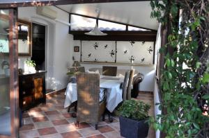 Sejours chez l'habitant Chambres d'Hotes dans villa avec piscine chez Raphaele : photos des chambres