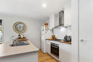 The Summer House ~ 2 blocks to Beach