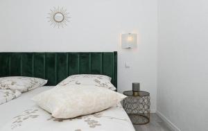 Apartments with a parking space Mavarstica, Ciovo - 20073