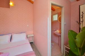 Seaside family friendly house with a swimming pool Cove Mikulina Luka, Korcula - 20116