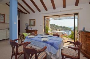 Seaside family friendly house with a swimming pool Cove Mikulina Luka, Korcula - 20116